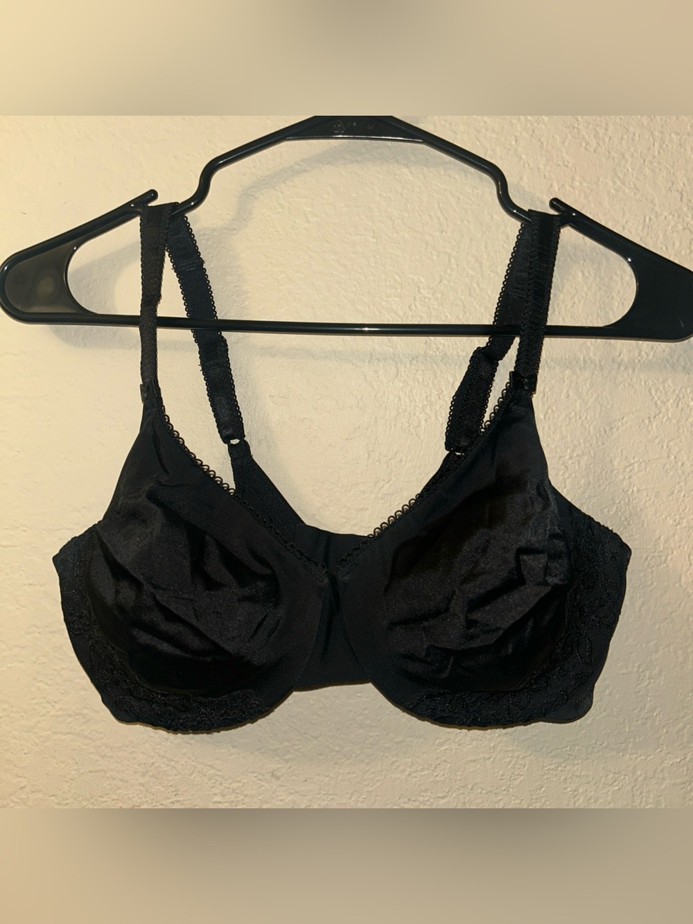 Olga 36D Black Luxury Lift Bra Lace Underwire Unlined  #35063 Scallop Detail